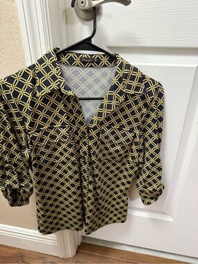 J. McLaughlin Black and Yellow Geometric Button-Front Shirt